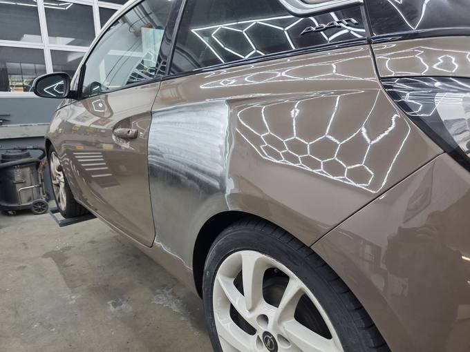 Hagelschaden mit angezeichneten Dellen, Carrosserie Helg Wil